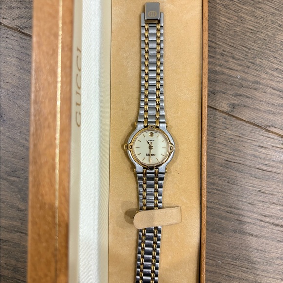 Gucci Two-Tone Silver and Gold Ladies’ Bracelet Watch - Picture 8 of 15